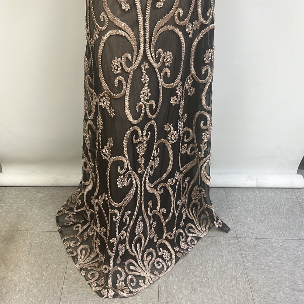 Mom Cheri NAVY/BLACK embroidered sleeveless V-back long gown - Picture 6 of 14
